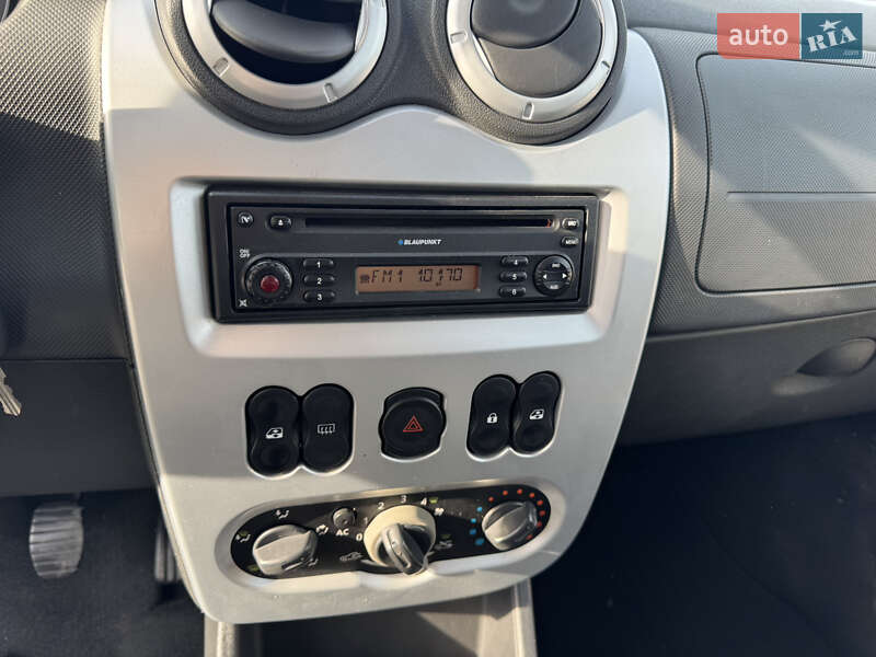 Седан Dacia Logan 2009 в Киеве