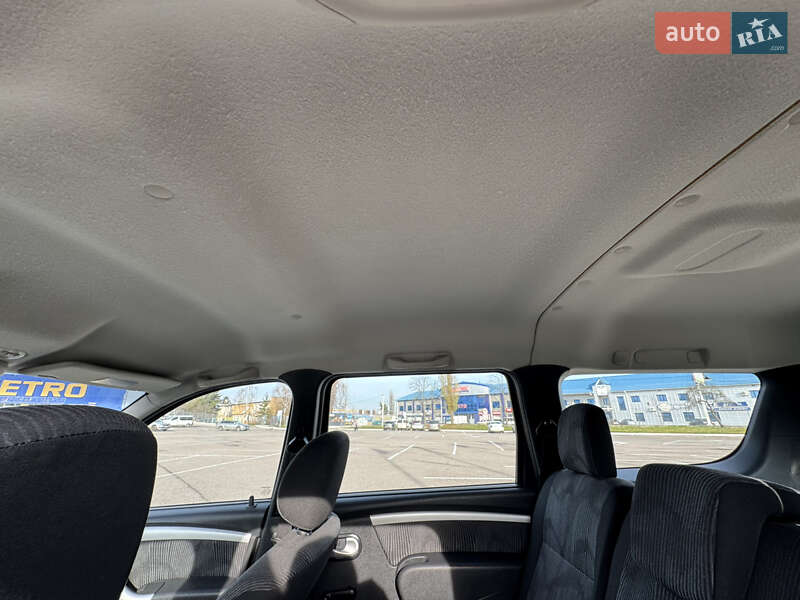 Седан Dacia Logan 2009 в Киеве