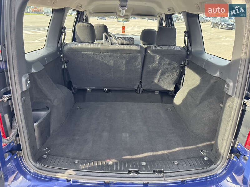 Седан Dacia Logan 2009 в Киеве