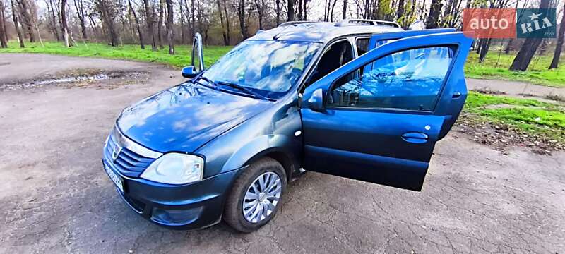 Седан Dacia Logan 2012 в Кривом Роге