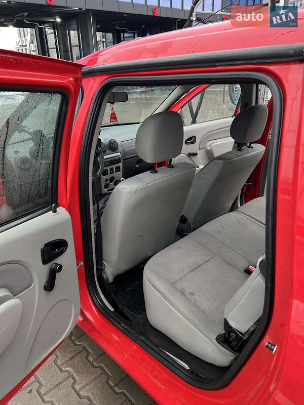 Седан Dacia Logan 2009 в Ровно