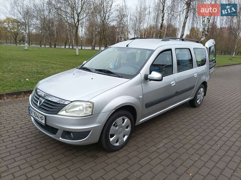Седан Dacia Logan 2012 в Ровно