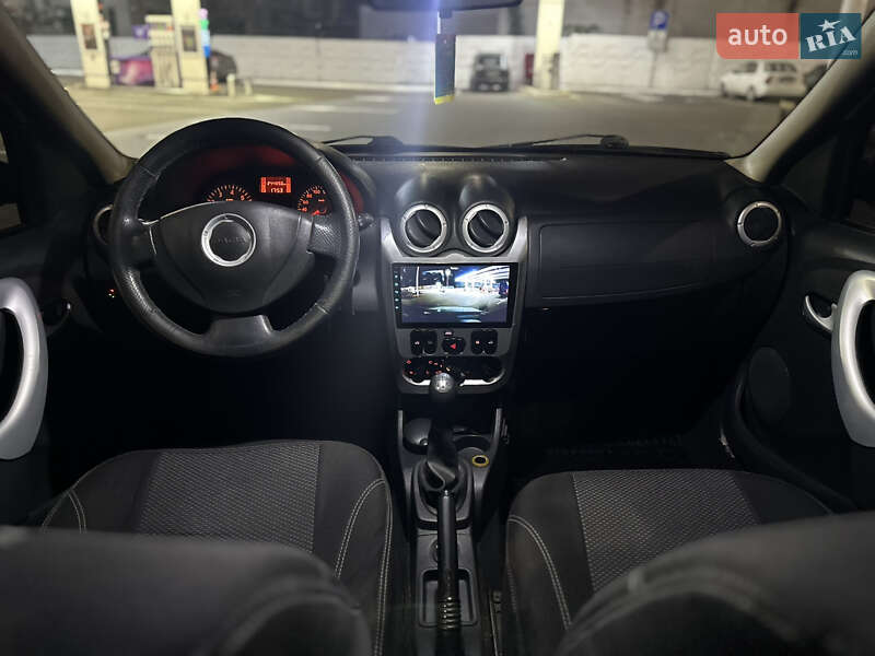 Седан Dacia Logan 2009 в Днепре