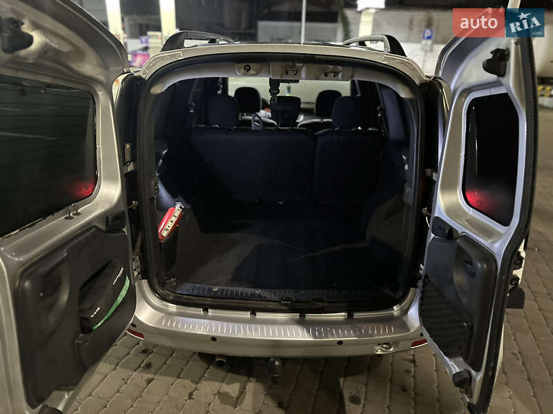 Седан Dacia Logan 2009 в Днепре