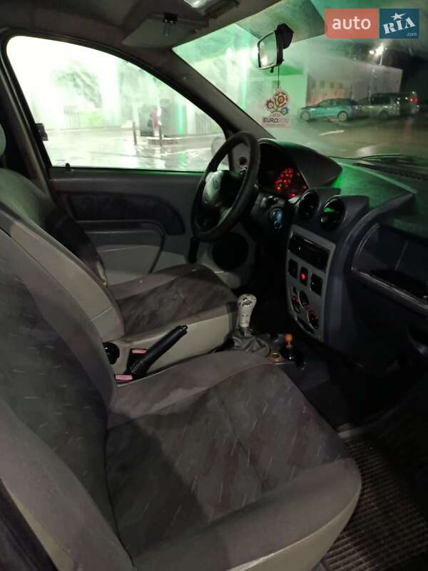 Седан Dacia Logan 2005 в Луцьку