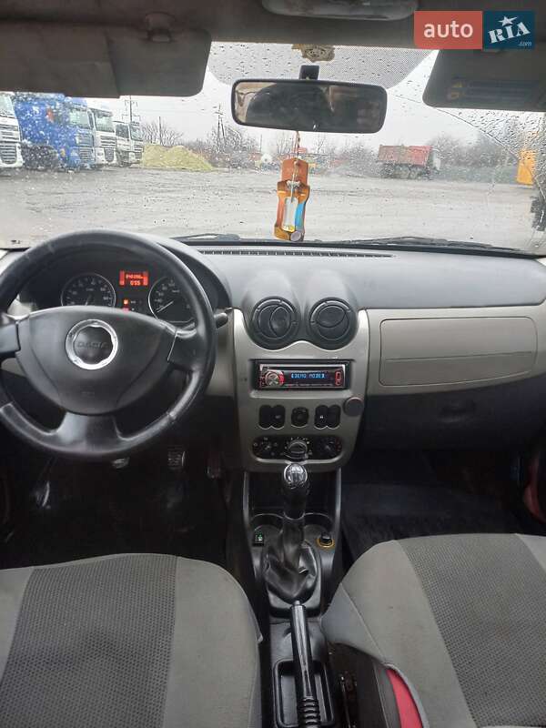 Седан Dacia Logan 2009 в Дрогобичі