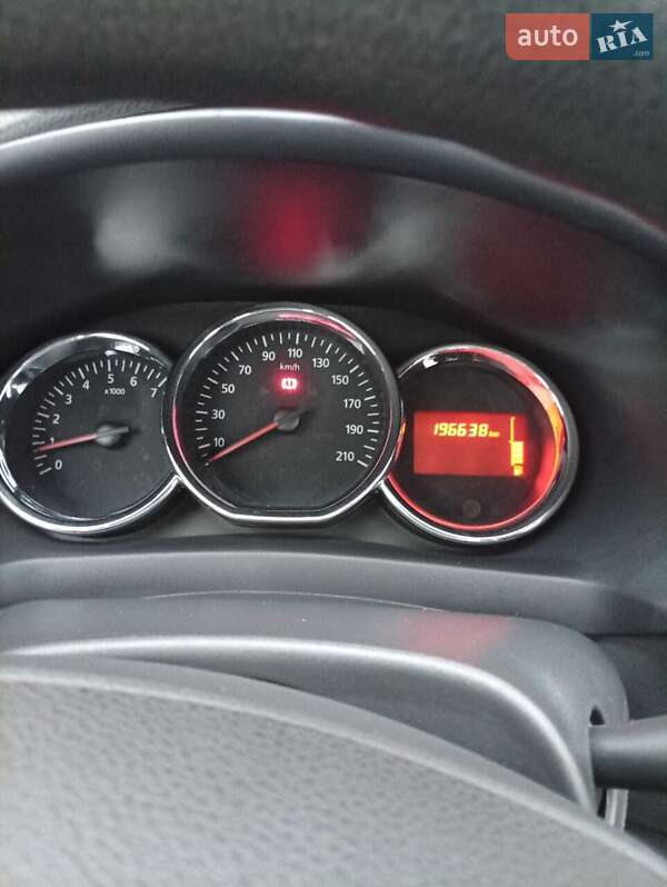 Седан Dacia Logan 2013 в Чернигове