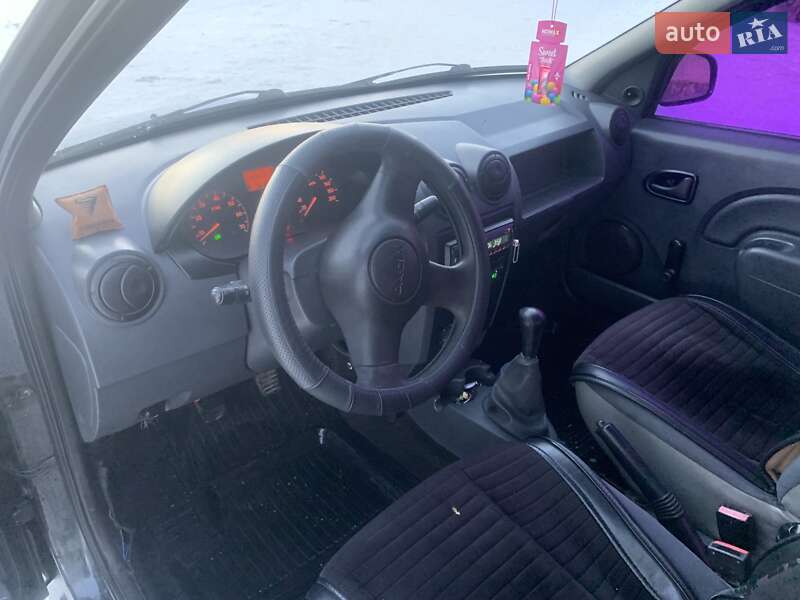 Седан Dacia Logan 2008 в Золочеве