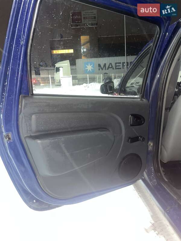 Седан Dacia Logan 2009 в Києві