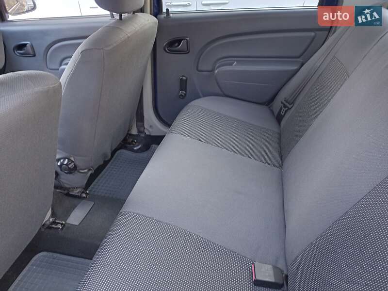 Седан Dacia Logan 2006 в Днепре фото 7 Седан Dacia Logan 2006 в Днепре