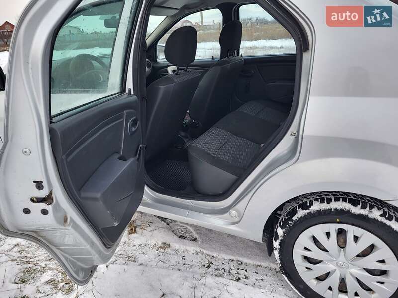 Седан Dacia Logan 2009 в Чугуеве