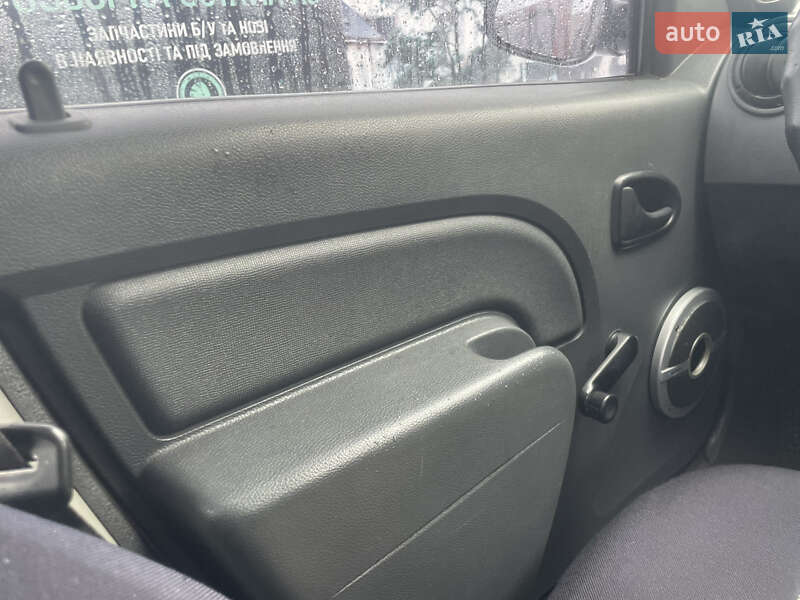 Седан Dacia Logan 2007 в Калуші фото 30 Седан Dacia Logan 2007 в Калуші