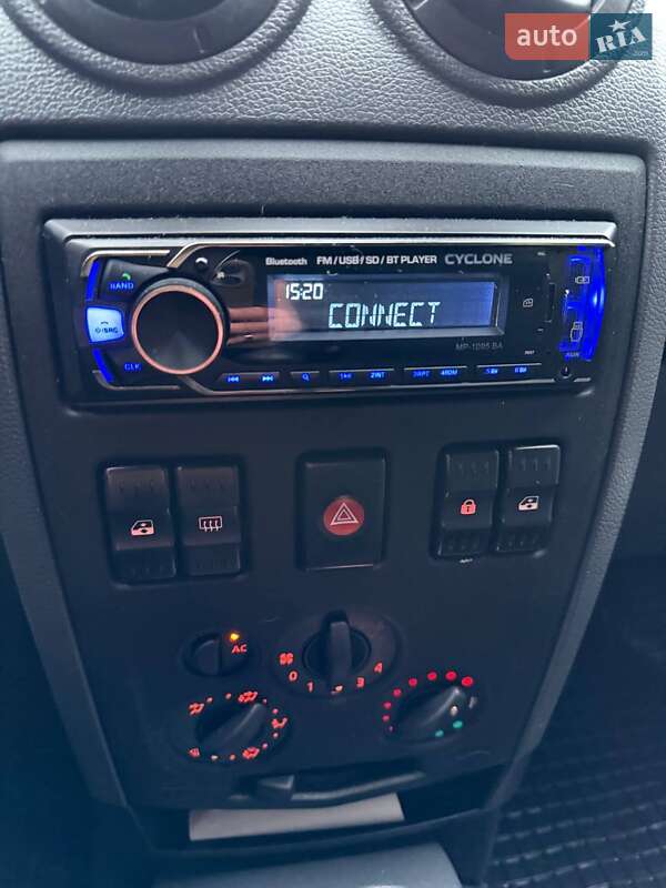 Седан Dacia Logan 2008 в Днепре