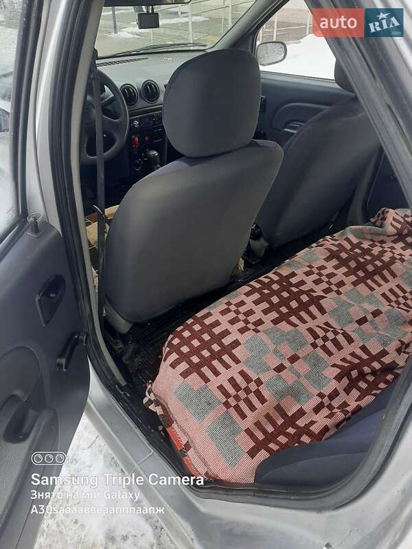 Седан Dacia Logan 2006 в Сторожинці