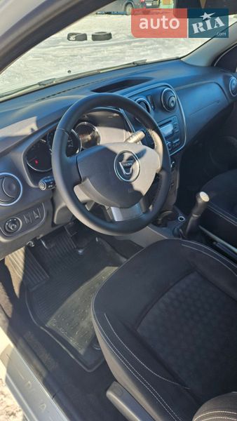 Седан Dacia Logan 2015 в Умани