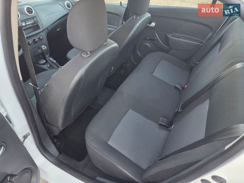 Седан Dacia Logan 2015 в Каменском