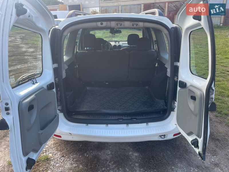 Седан Dacia Logan 2009 в Хотине