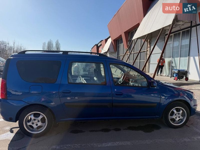 Седан Dacia Logan 2009 в Чернигове