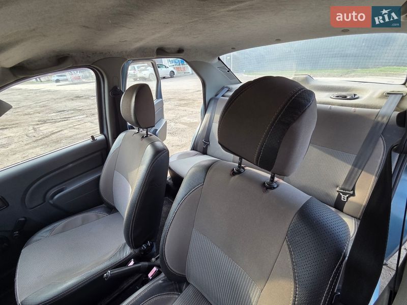 Седан Dacia Logan 2008 в Дніпрі фото 15 Седан Dacia Logan 2008 в Дніпрі