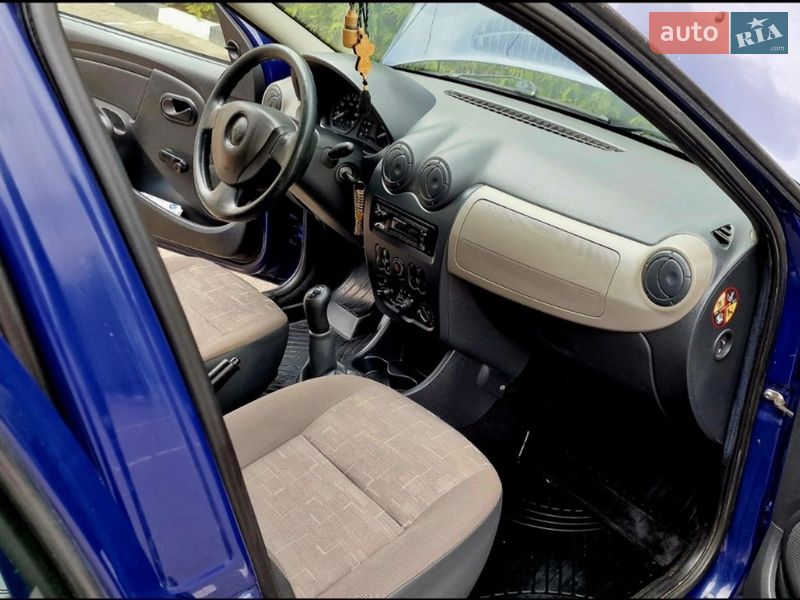 Седан Dacia Logan 2009 в Пісочині
