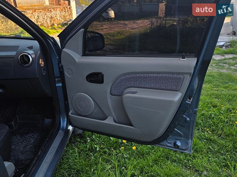 Седан Dacia Logan 2007 в Новой Ушице