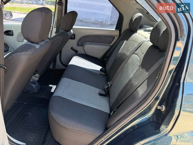Седан Dacia Logan 2006 в Киеве