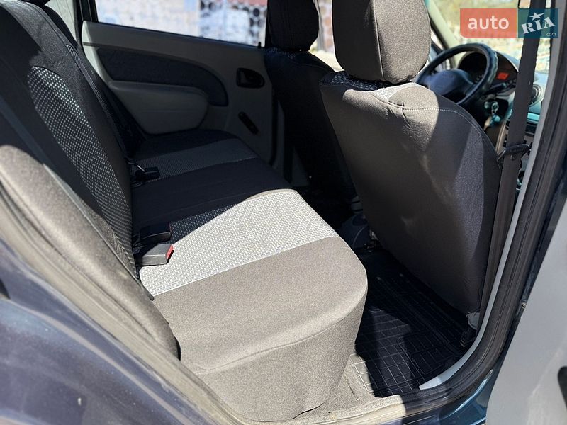 Седан Dacia Logan 2006 в Киеве