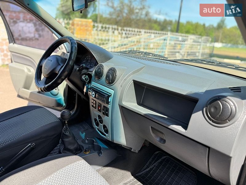 Седан Dacia Logan 2006 в Киеве