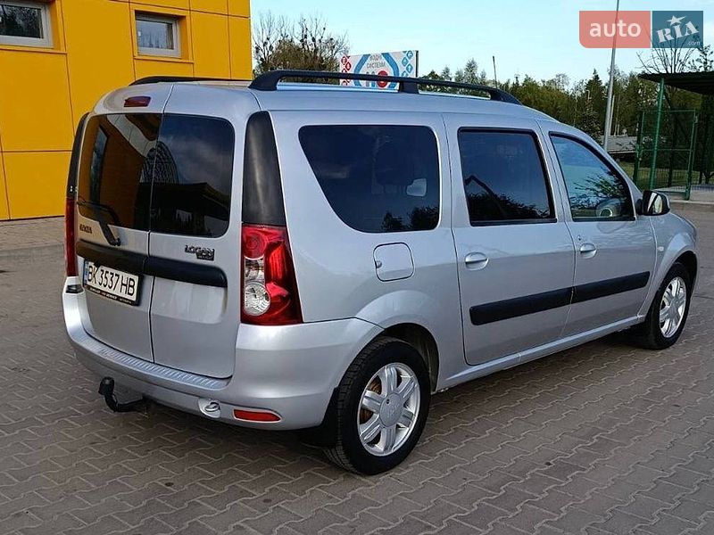 Седан Dacia Logan 2010 в Дубно