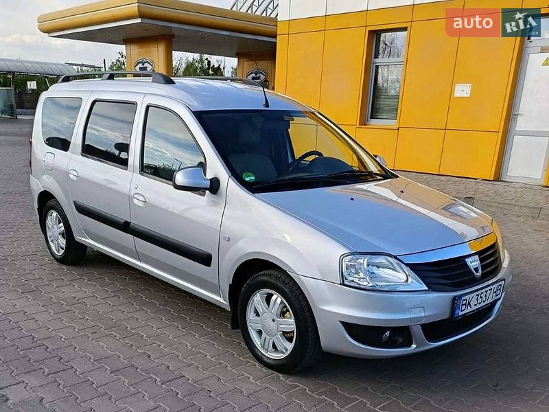 Седан Dacia Logan 2010 в Дубно