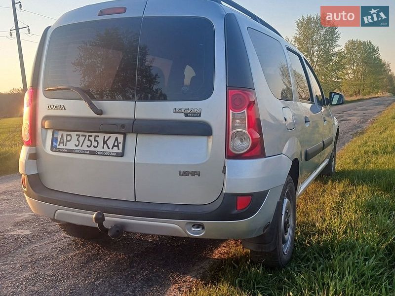 Седан Dacia Logan 2008 в Гадяче