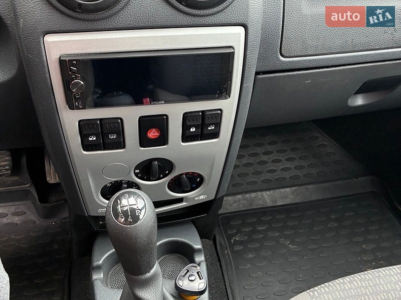 Седан Dacia Logan 2007 в Тернополе