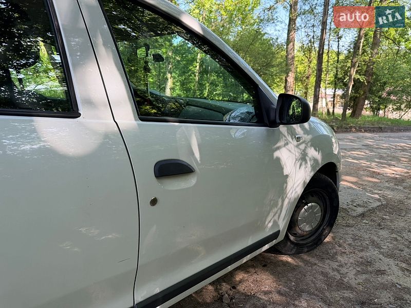 Седан Dacia Logan 2014 в Львове