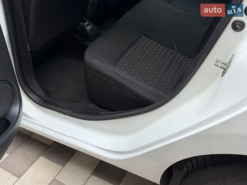 Седан Dacia Logan 2014 в Ровно