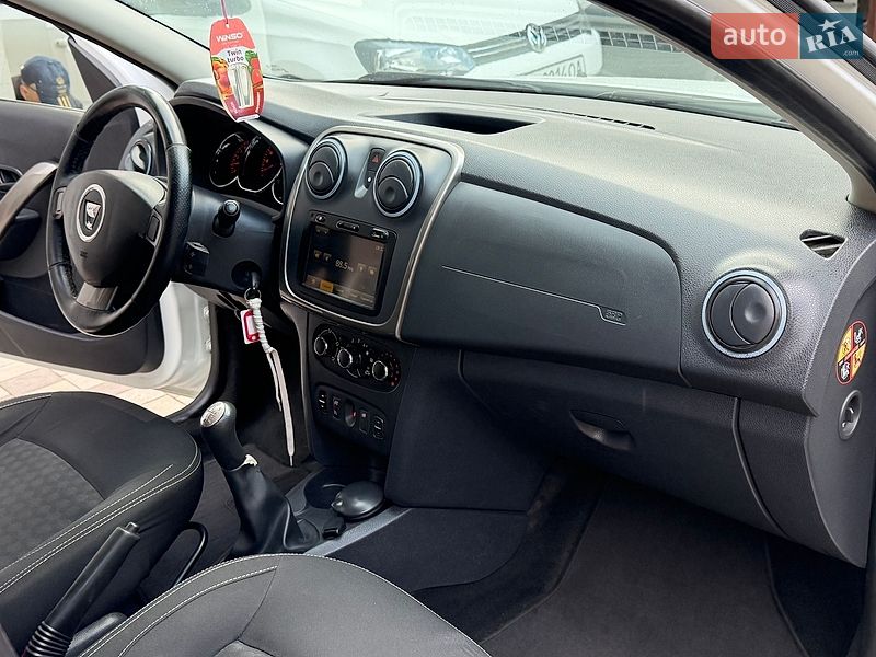 Седан Dacia Logan 2014 в Ровно