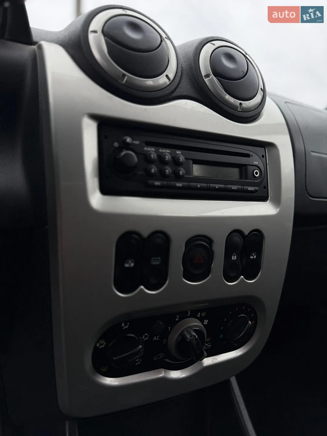 2011 Dacia Logan - мініатюра 15