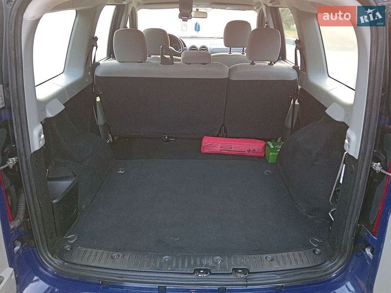 Седан Dacia Logan 2009 в Тернополі