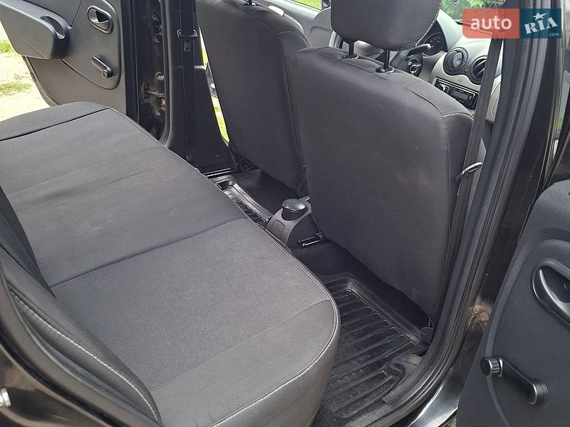 Седан Dacia Logan 2010 в Івано-Франківську