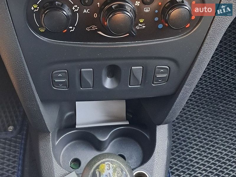 Седан Dacia Logan 2014 в Львові