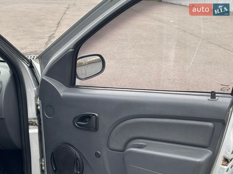 Седан Dacia Logan 2006 в Мукачево