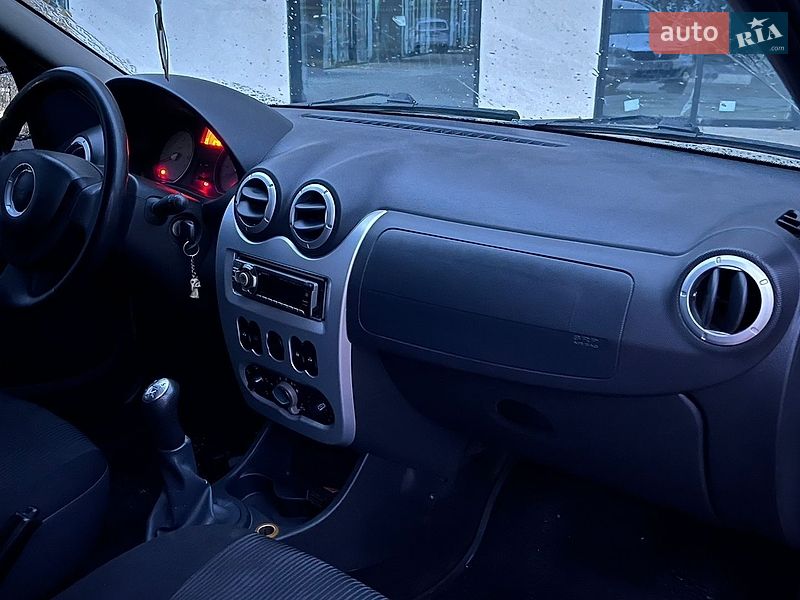 Седан Dacia Logan 2009 в Ужгороде