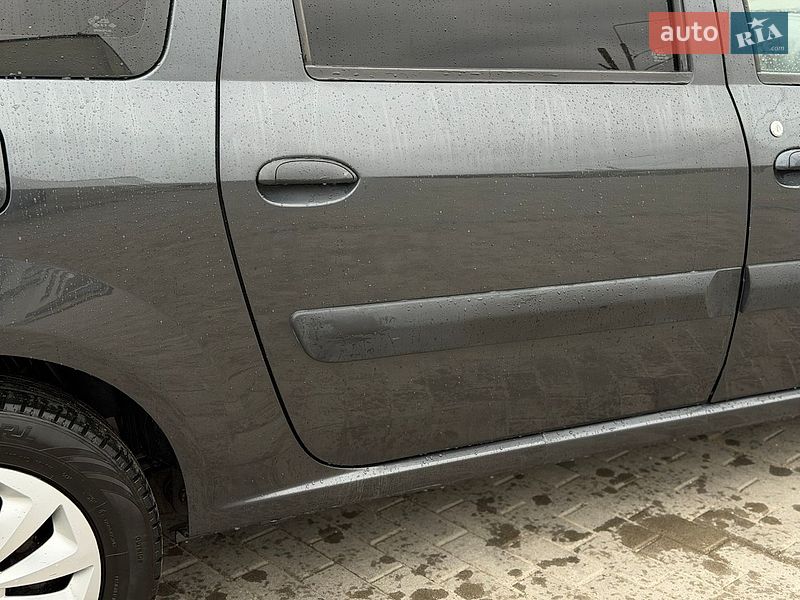 Седан Dacia Logan 2007 в Вишневце