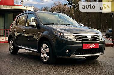 Позашляховик / Кросовер Dacia Sandero StepWay 2010 в 