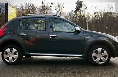 Позашляховик / Кросовер Dacia Sandero StepWay 2010 в 