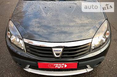 Позашляховик / Кросовер Dacia Sandero StepWay 2010 в 