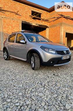 Хетчбек Dacia Sandero StepWay 2012 в Чернівцях