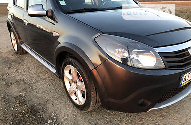 Хетчбек Dacia Sandero StepWay 2011 в Снятині