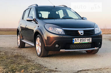 Хетчбек Dacia Sandero StepWay 2011 в Снятині