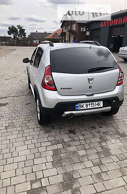 Хетчбек Dacia Sandero StepWay 2012 в Сарнах