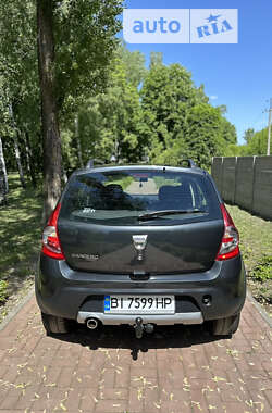 Внедорожник / Кроссовер Dacia Sandero StepWay 2011 в Хороле